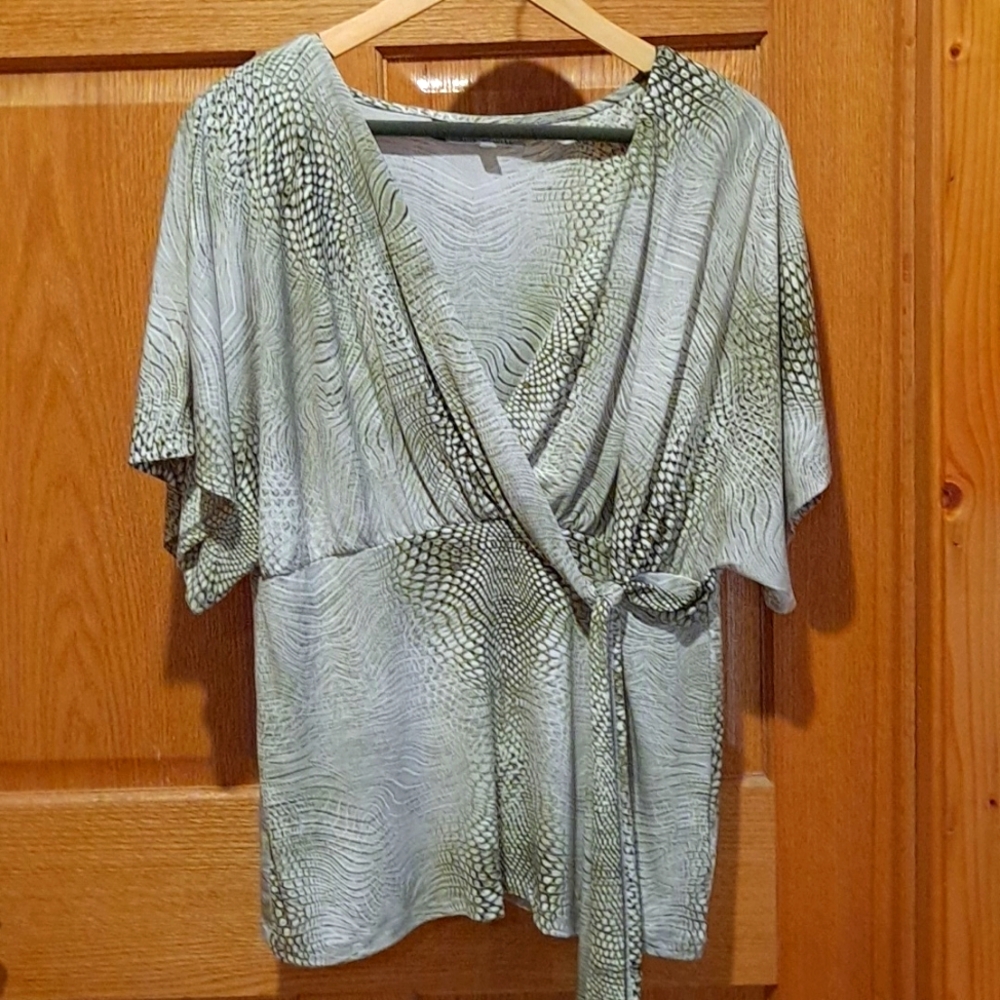 Jennifer Lopez Green Drape Neck Snake Print Wrap Tie Front Top - Picture 2 of 7